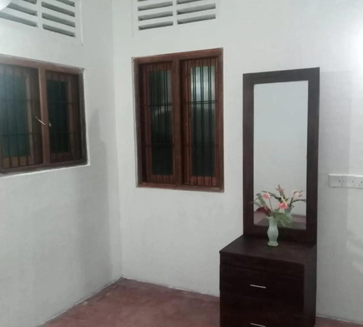 Eecs Transit And Budget Homestay Katunayake