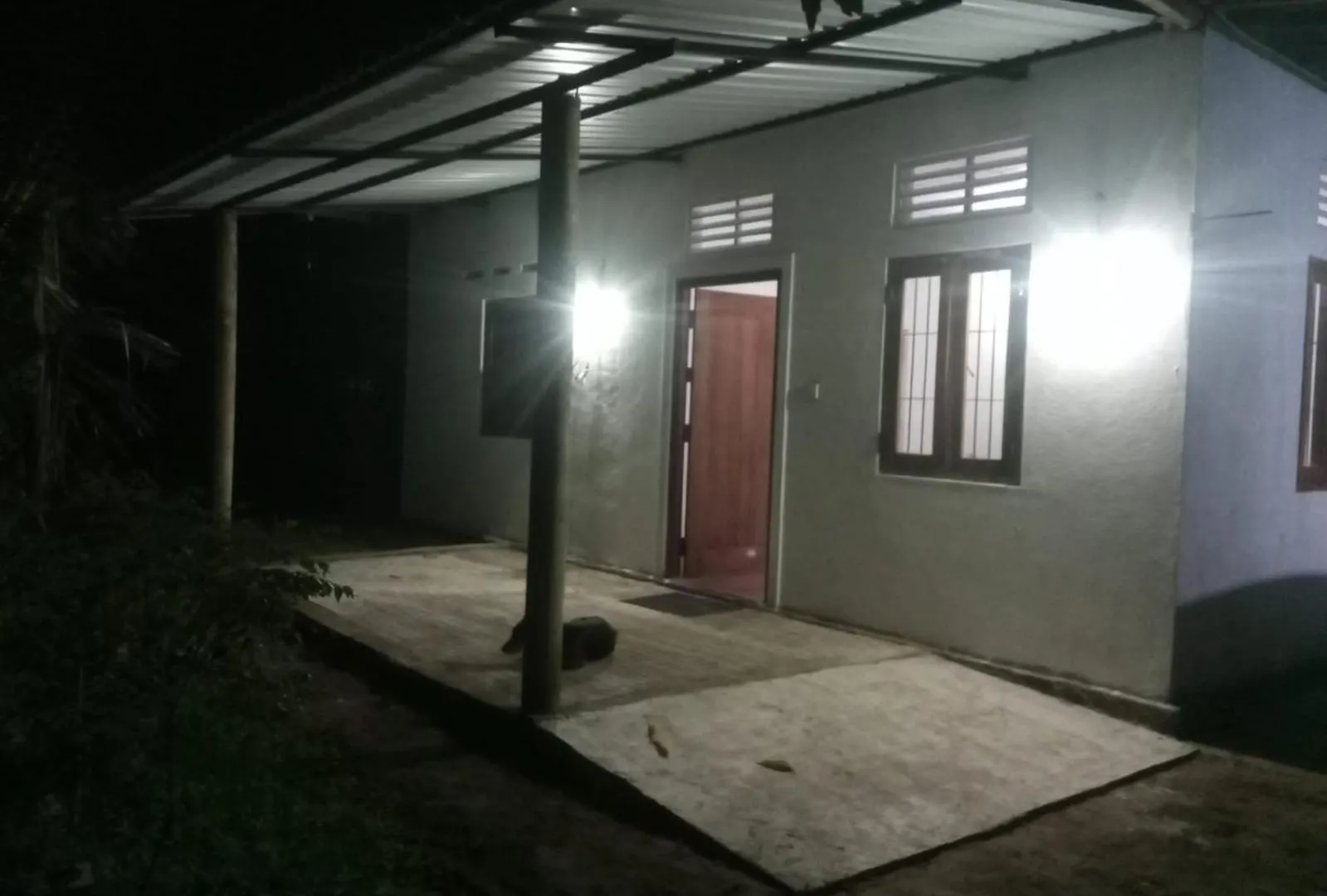 Eecs Transit And Budget Homestay Katunayake Hostel