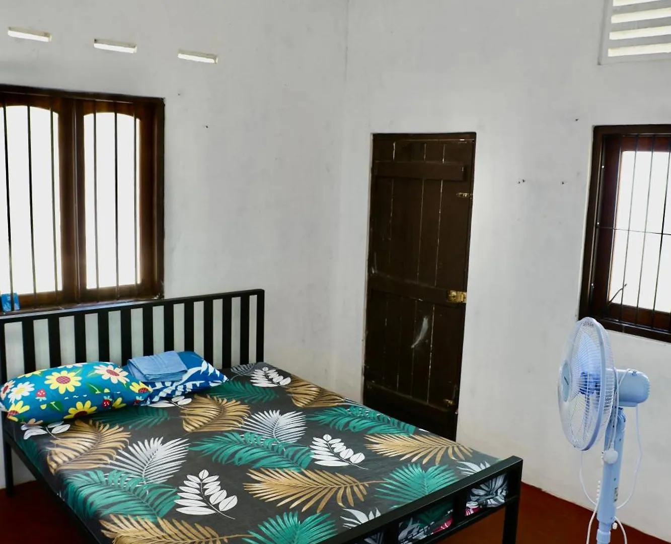 Eecs Transit And Budget Homestay Katunayake Hostel