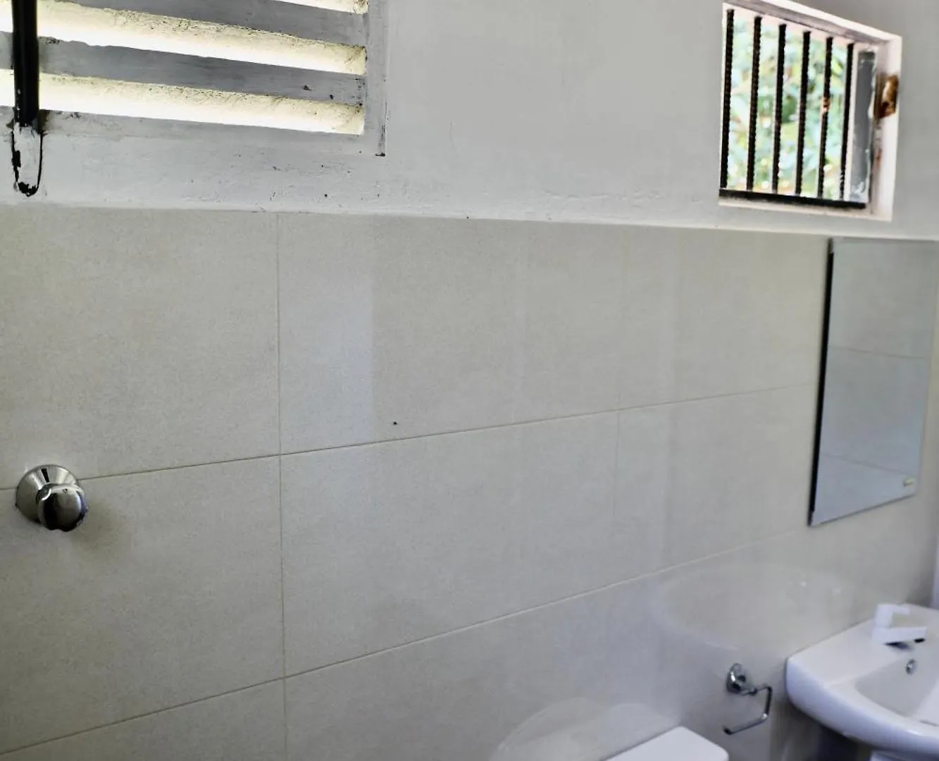 Hostel Eecs Transit And Budget Homestay Katunayake