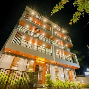 Limeshine - Airport Transit & Residences מלון